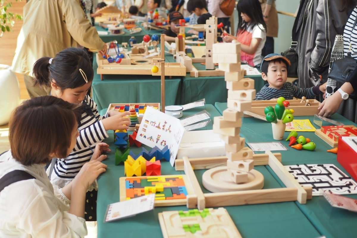 様々な木製玩具