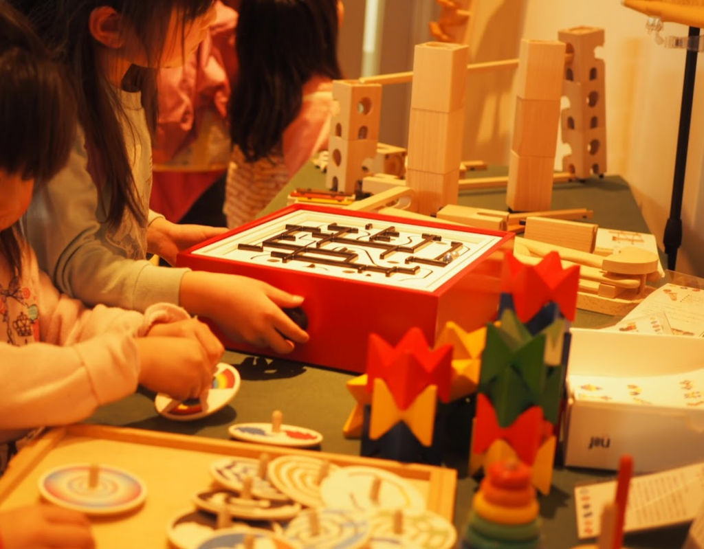 グッド・トイ 木育おもちゃの広場 キャラバンの様子 ブリオ