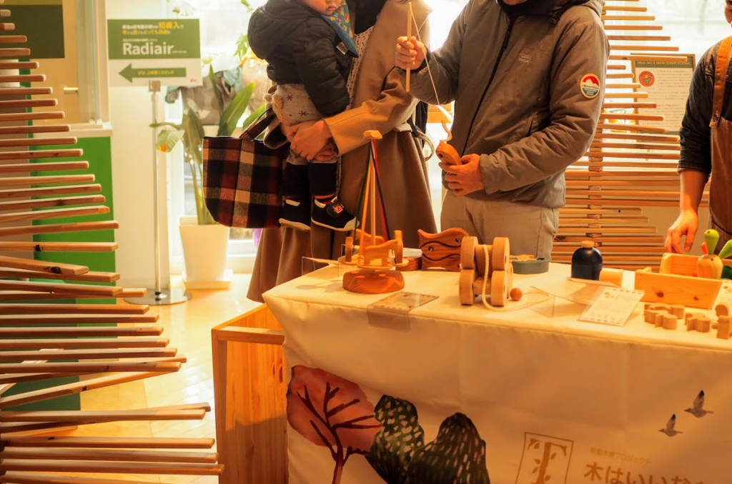 グッド・トイ 木育おもちゃの広場 キャラバンの様子 おもちゃ箱