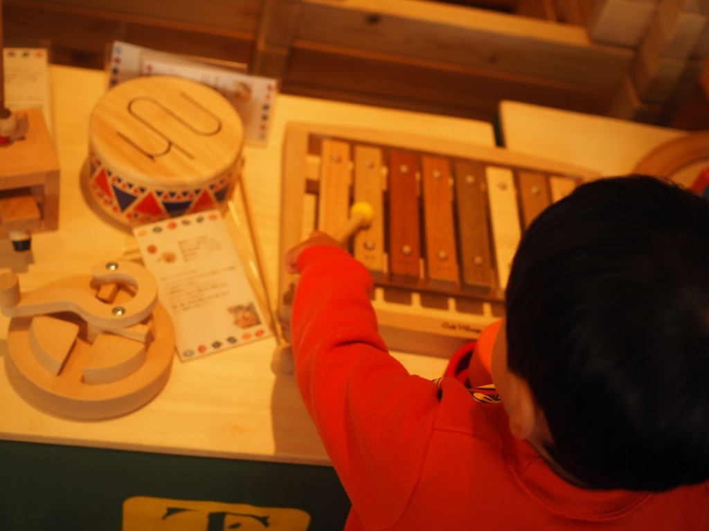 グッド・トイ 木育おもちゃの広場 キャラバンの様子 シロフォン