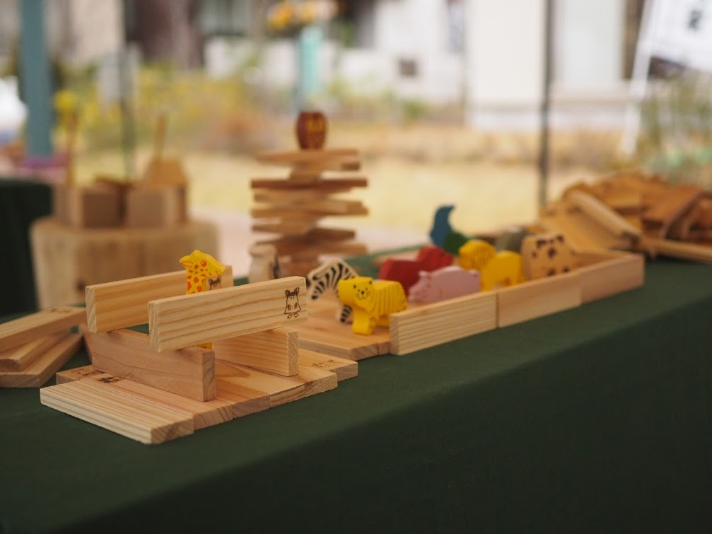 木育キャラバン カプラのような間伐材積み木