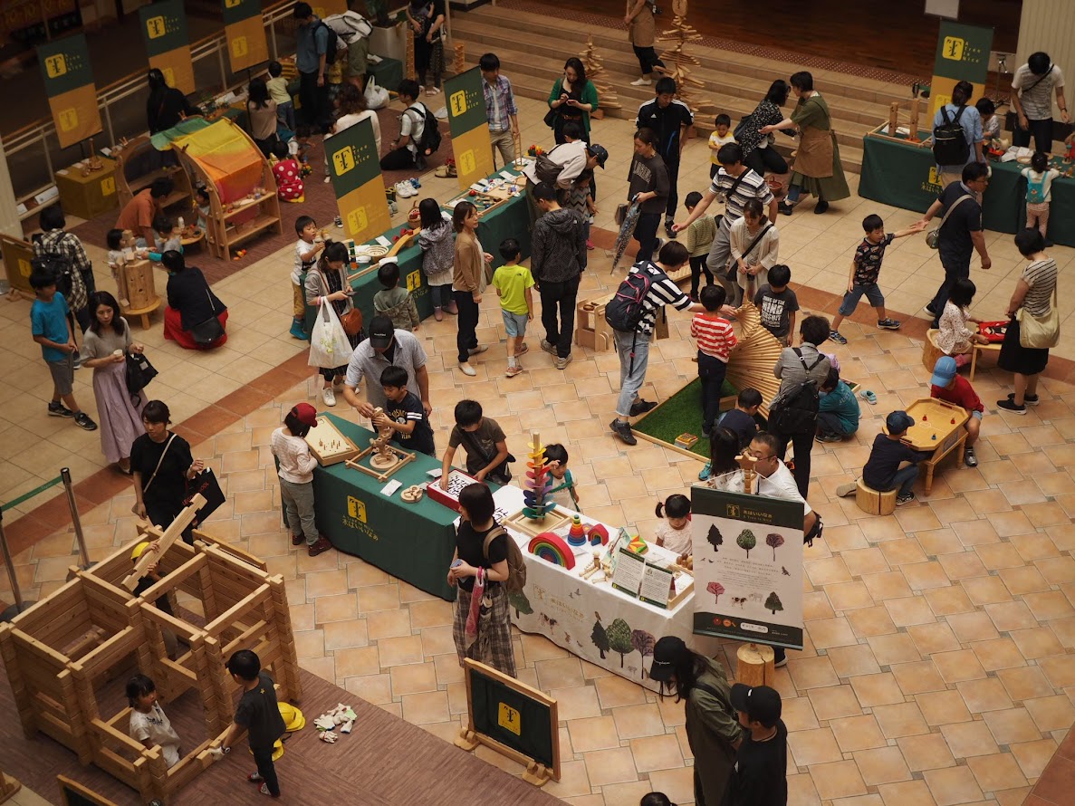 木のおもちゃ・木育活動・遊具レンタルを通じて、安心安全な体験をお届けします 木育と遊具の専門ブログ｜木のおもちゃユーロバス | 木育広場里山エスクエラ | 移動木育広場木はいいなぁ by (株)ユーロバス